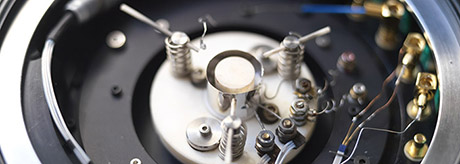 Controlled atmosphere high temperature scanning probe microscope